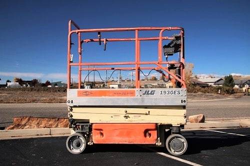 Side profile of JLG 1930ES Scissor Lift for Rent