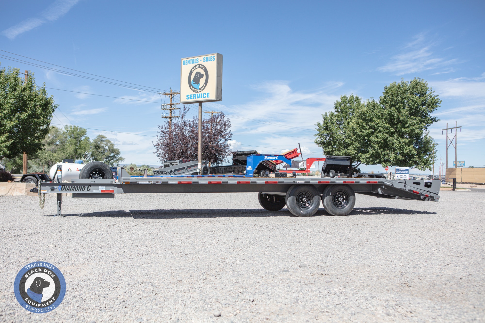 2023 Diamond C DEC20724’DOMR Trailer parked