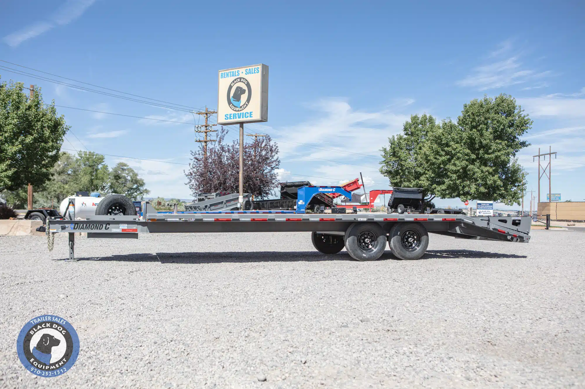 2023 Diamond C DEC20724’DOMR Trailer parked